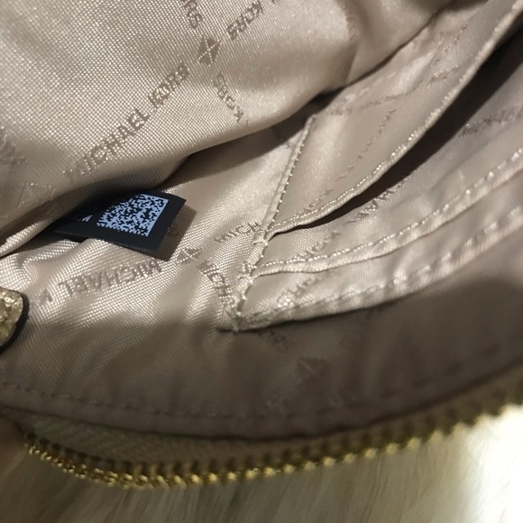 NWT, Michael Kors LG TZ WRSTLT Bag, Pale gold MSRP $128 - Picture 6 of 17